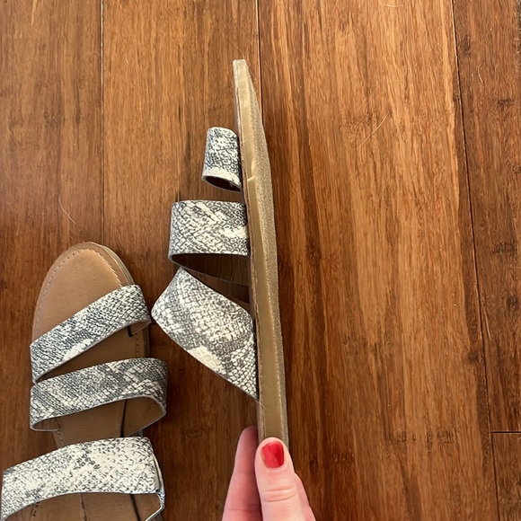 Three strap sandals - Picture 2 of 4